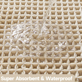 TYUU soft-touch bath mat feels plush under feet.