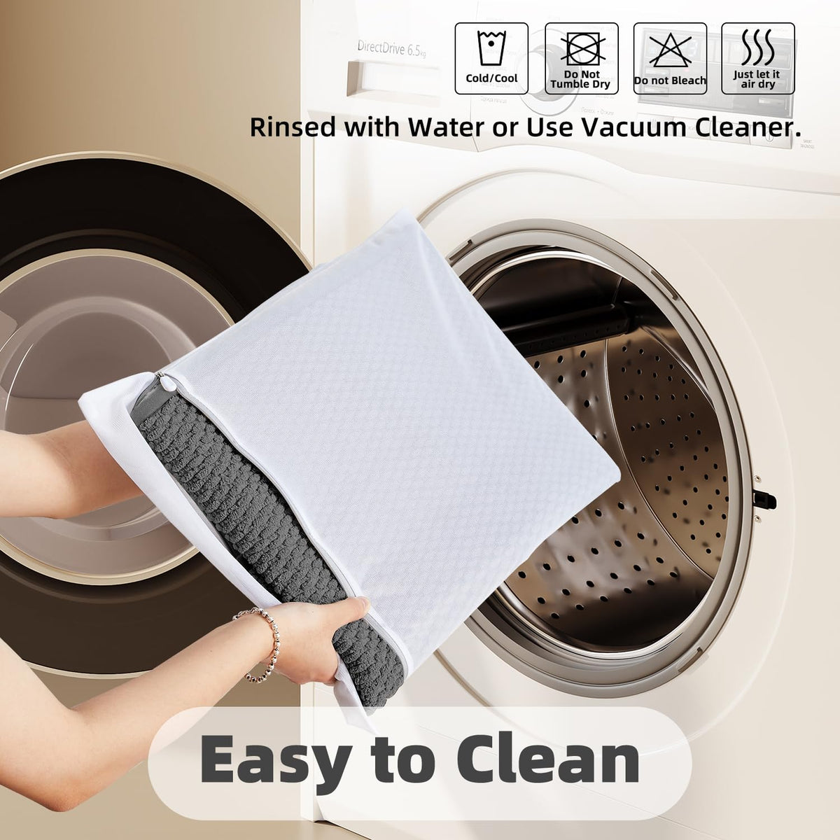 TYUU edge-stitch detail enhances durability of this bathroom mat.