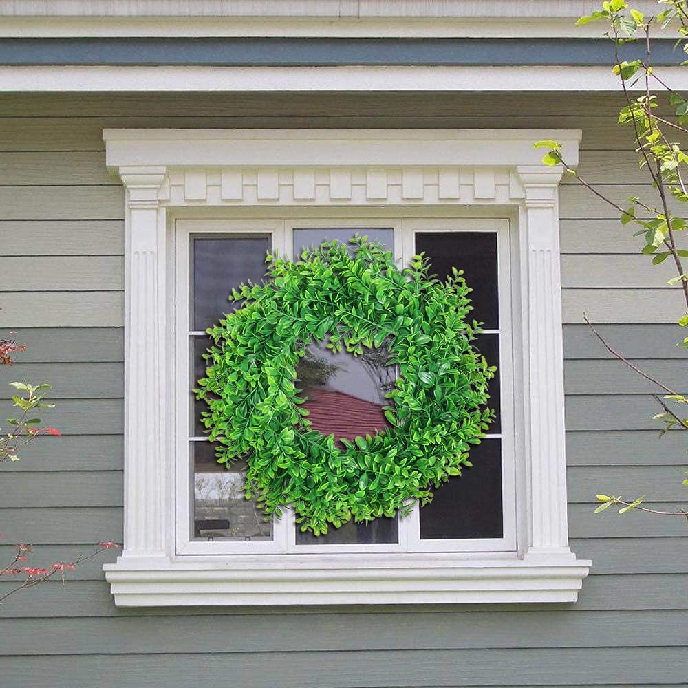 U'Artlines wreath shows 17 inch diameter when fully expanded for accurate staging.