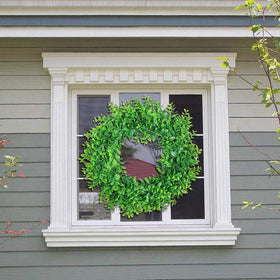 U'Artlines wreath shows 17 inch diameter when fully expanded for accurate staging.