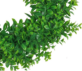 U'Artlines durable plastic wreath close-up highlights easy maintenance and realistic texture.