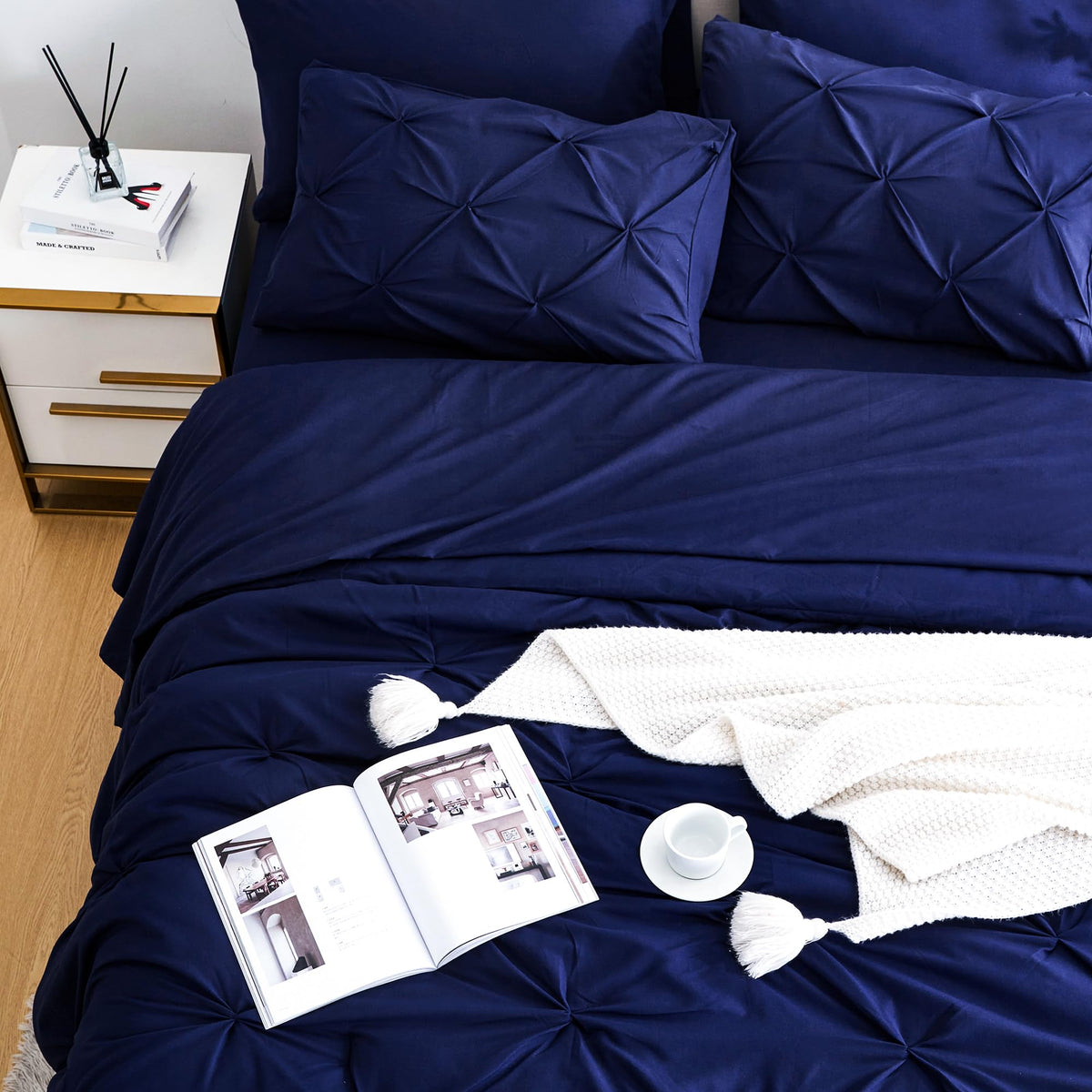 Ubauba flat sheet 90x102 offers smooth, breathable microfiber for all-season use.
