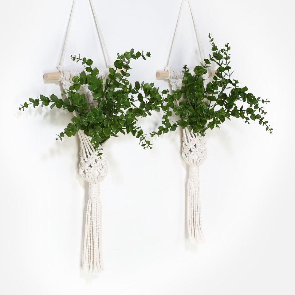 UBOSU macrame wall hanging with LED lights in green, adds warm ambience to living spaces.
