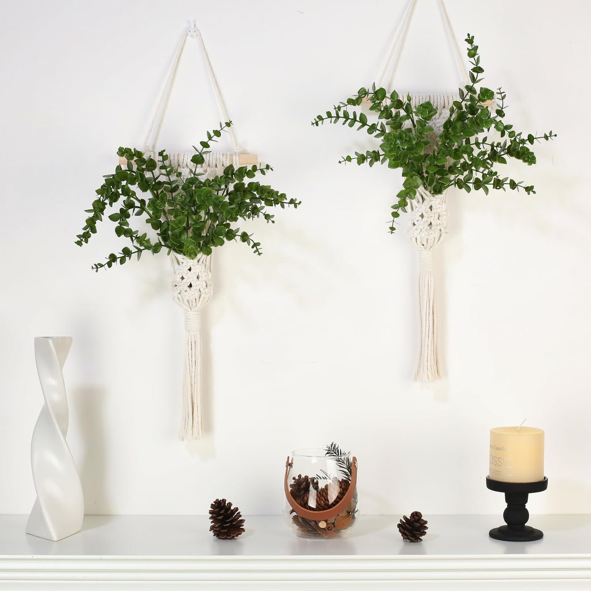 UBOSU wall decor set elevates desks, windowsills, and mantels with subtle glow.