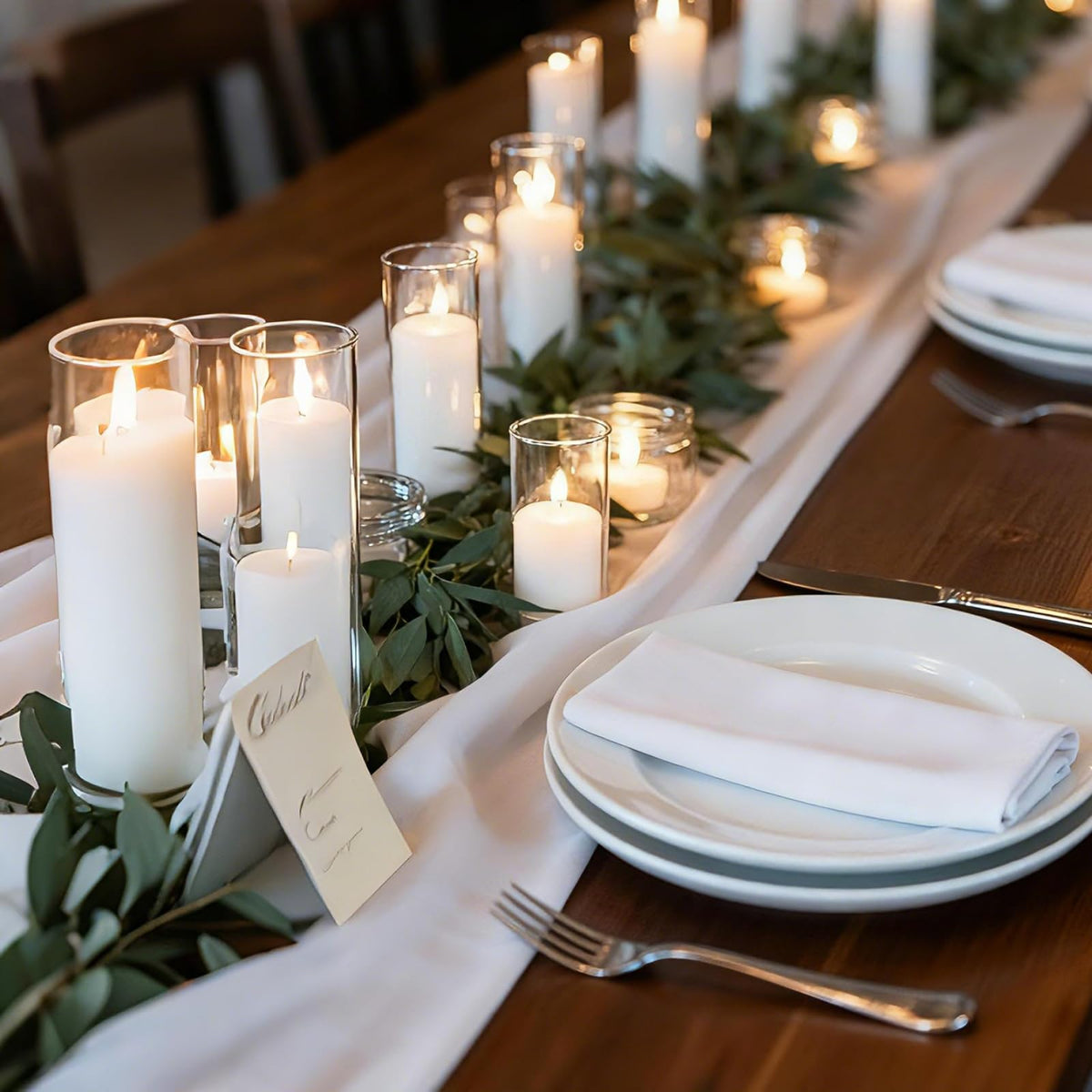 UDU dining table decor ideas featuring warm candlelight and glass accents.