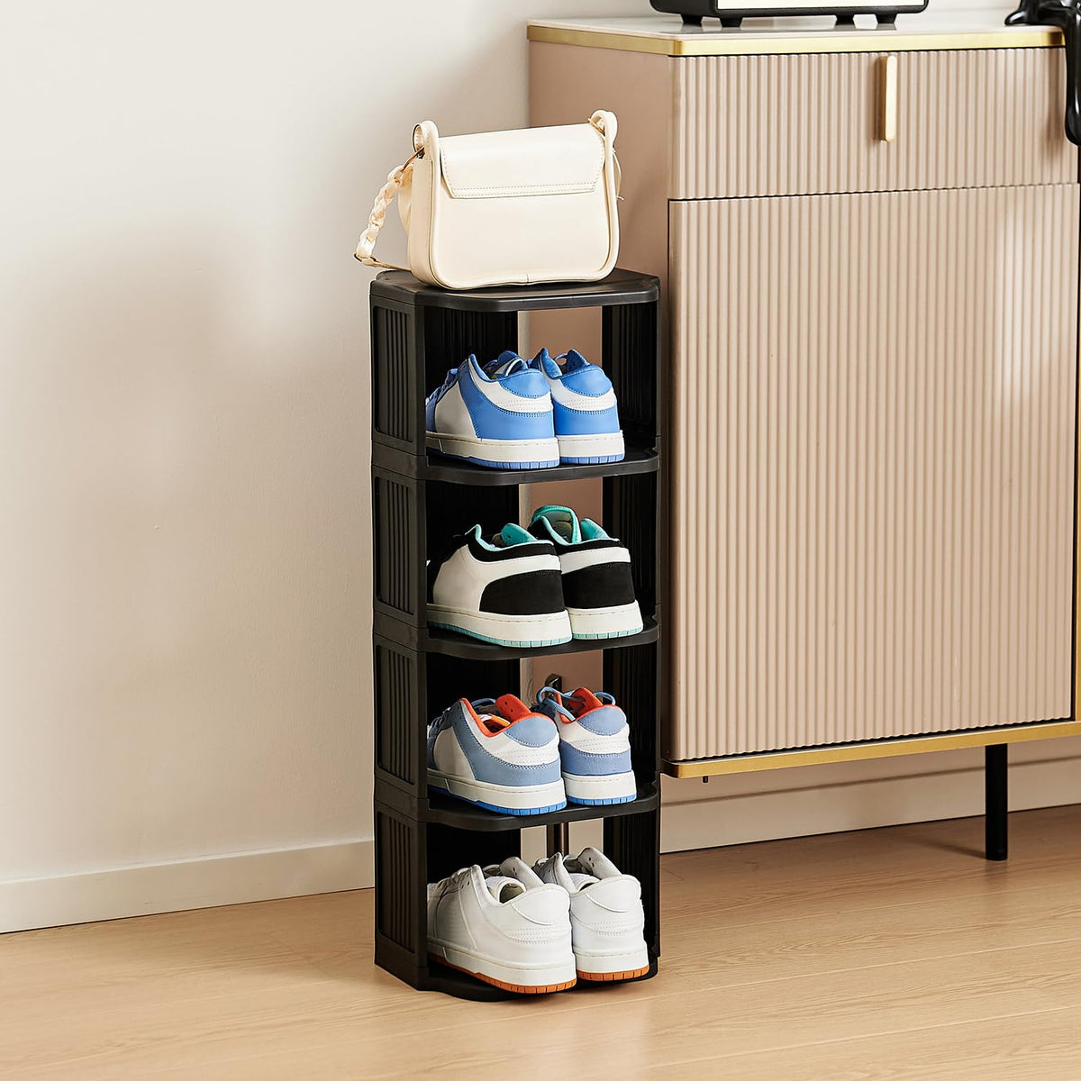 UFORU can hold men's size 12 shoes neatly across tiers.
