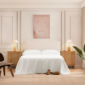 UGG Hedi queen fitted sheet visual highlights deep pockets for secure mattress fit.
