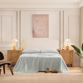 UGG Hedi cooling fabric demonstrates temperature regulation for hot sleepers.