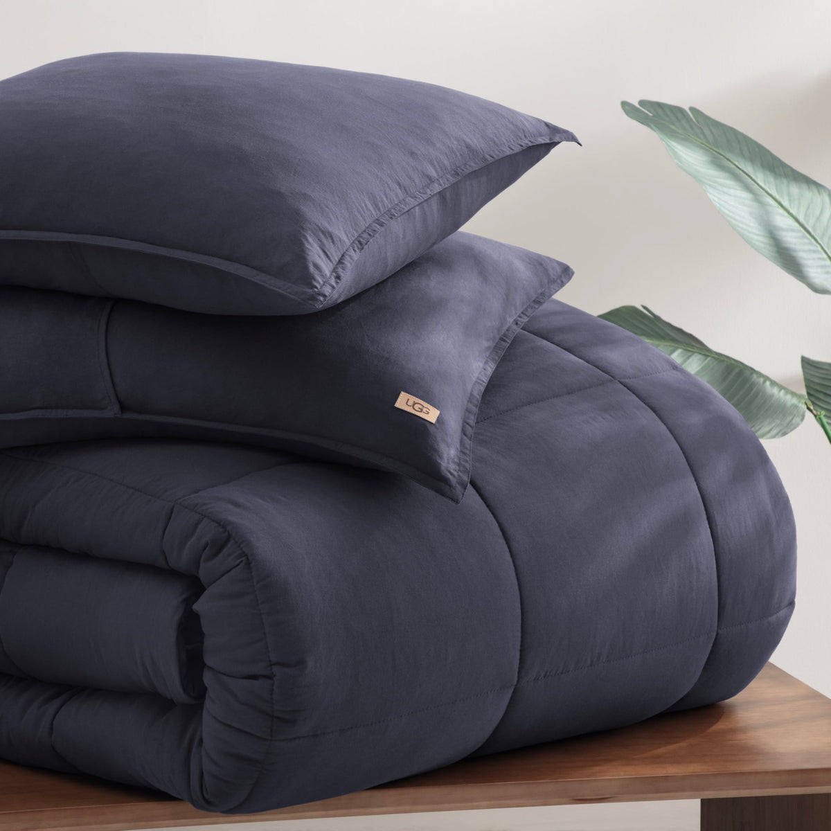 UGG Leonora Full/Queen setup fits standard beds