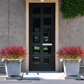 Uieke adjustable stems showing flexible arrangement options for landscapes.