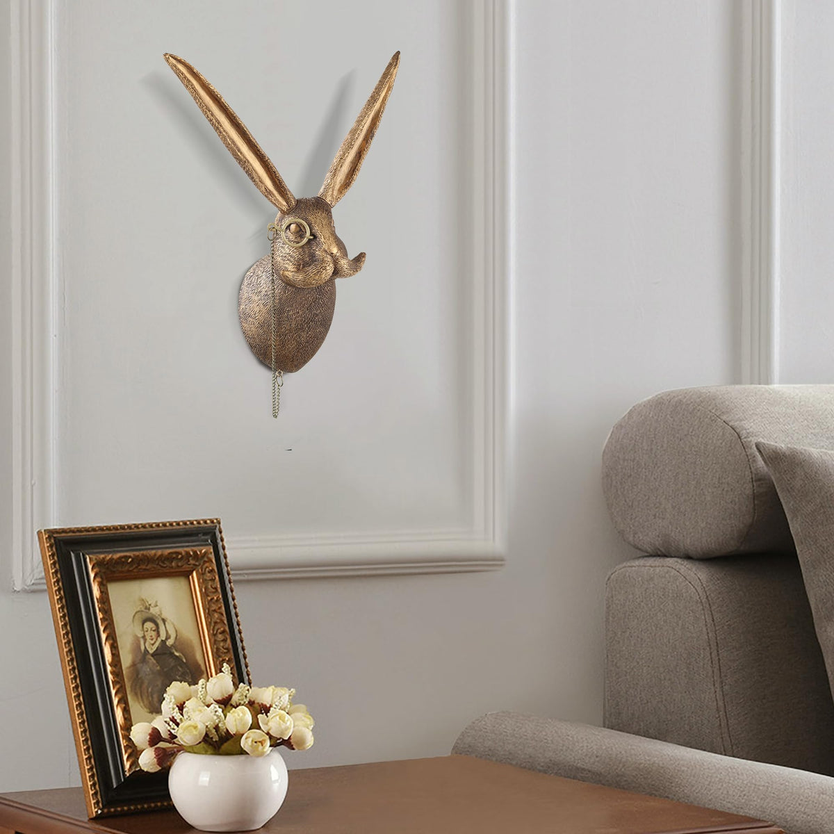 UITWMKTG gold fox head brings playful elegance to bedrooms and halls.