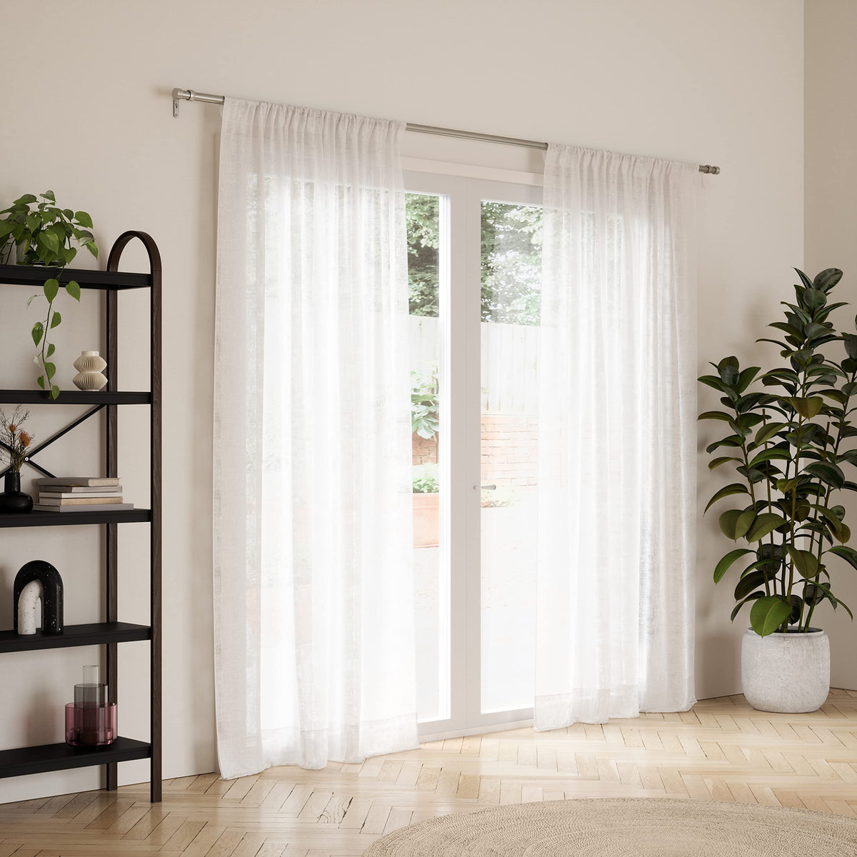 Umbra Cappa compatible with grommet, back-tab, pocket, and tab-top panels.