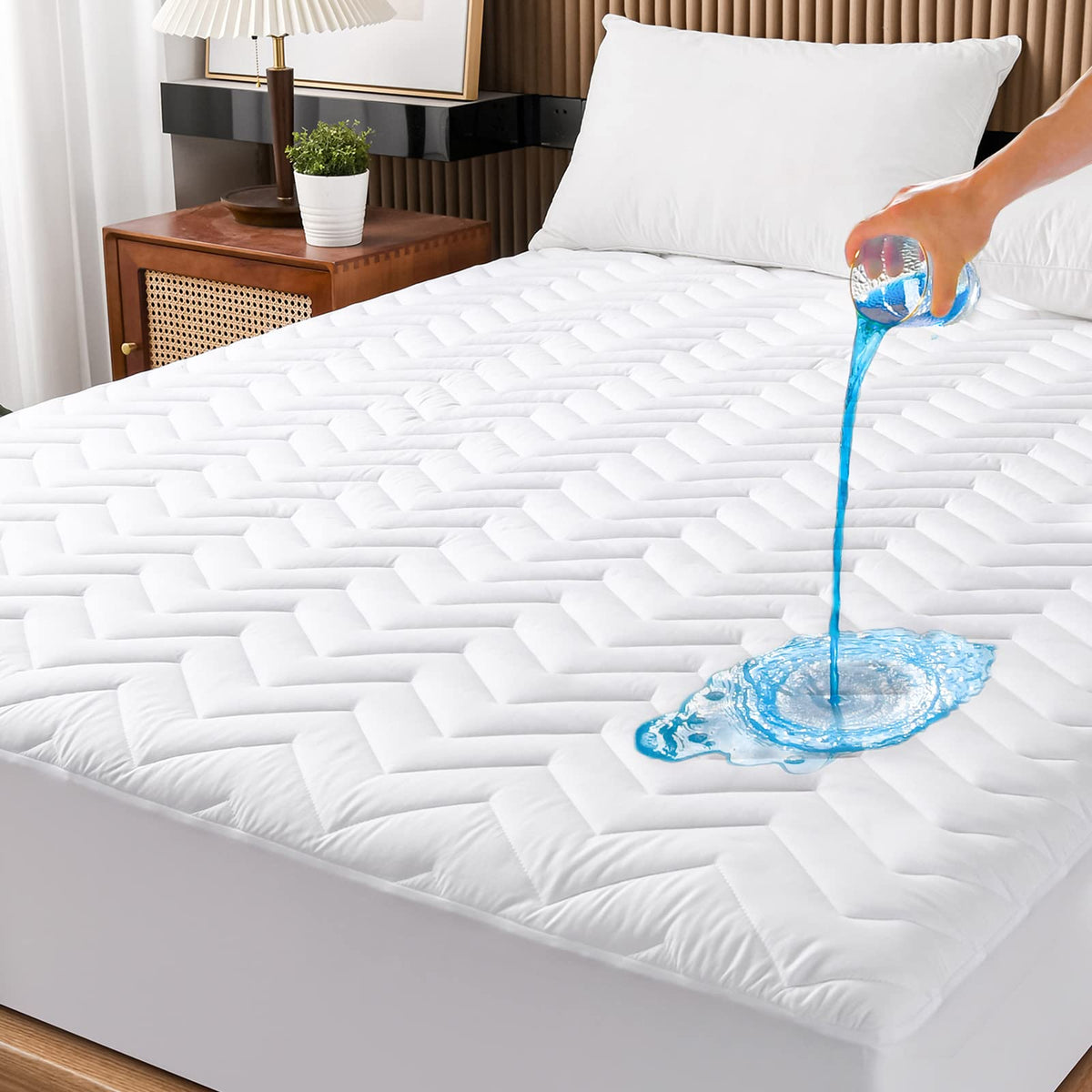 UNILIBRA king-size waterproof mattress protector shields against spills while preserving mattress integrity.