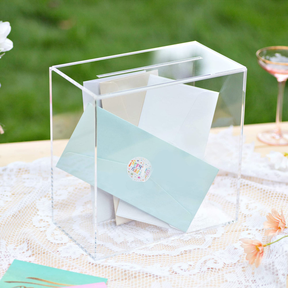 UNIQOOO 4mm thick acrylic box adds a premium wedding reception look.
