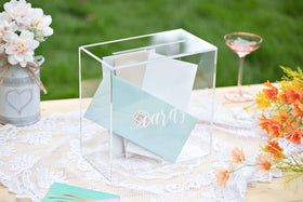 UNIQOOO large card storage holds 80-100 cards for generous event gifting.