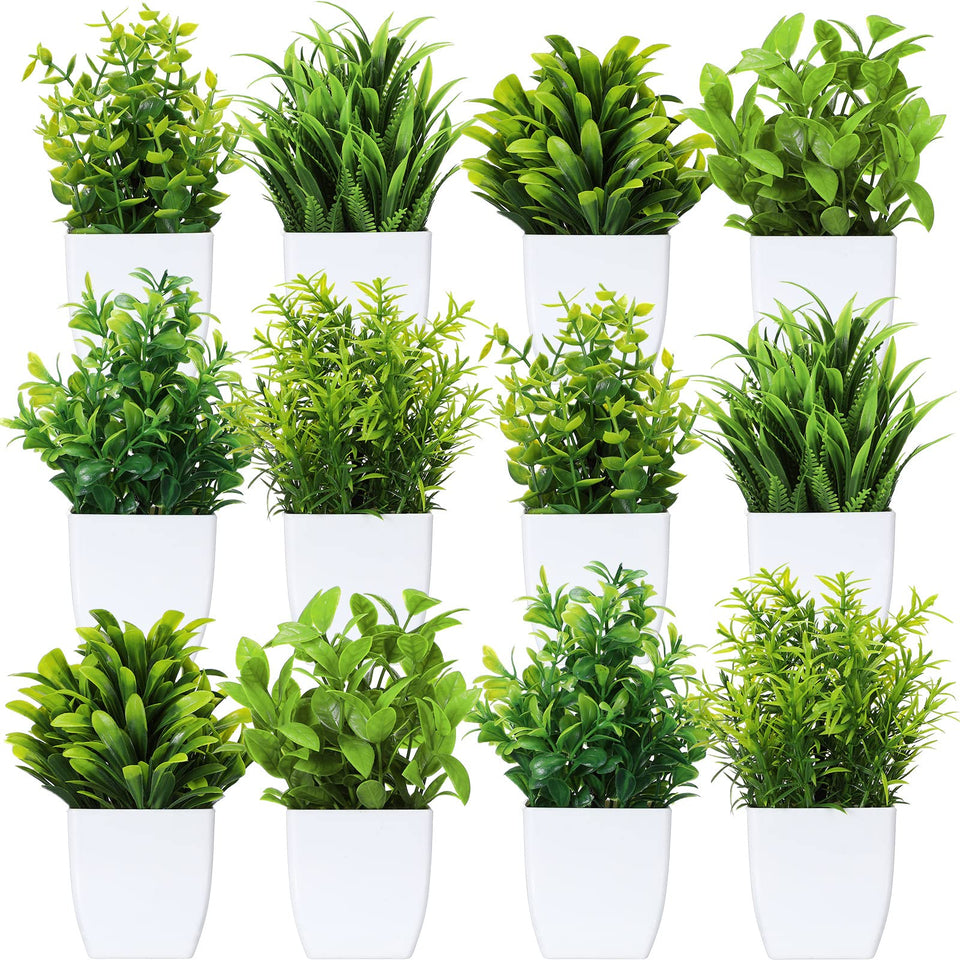 Unittype mini artificial plant featuring eucalyptus leaves for cozy home decor.