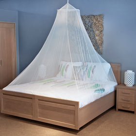 Universal Backpackers mosquito net weighs 0.8 lb for easy one-point setup.