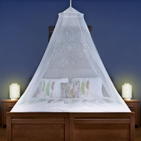 Universal Backpackers mosquito net—fully enclosed around the bed for complete protection.