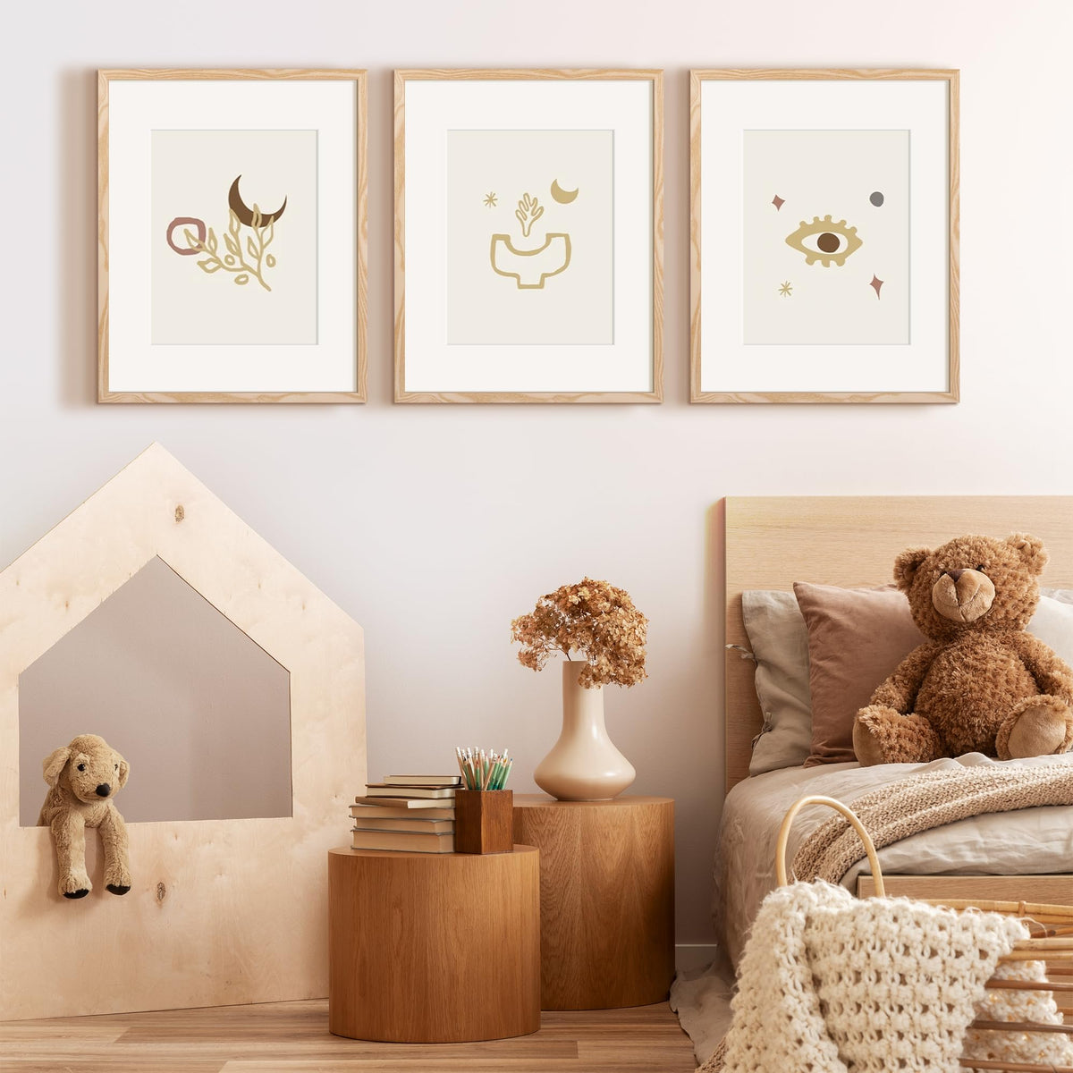 Upsimples 11x14 mat display frame, ideal for organized photo collages