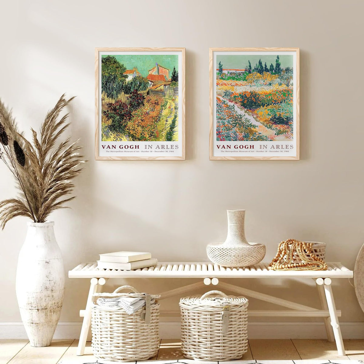 Upsimples frame back shows spring clip for easy mounting.