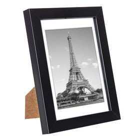 upsimples spring-loaded frame allows quick photo changes.