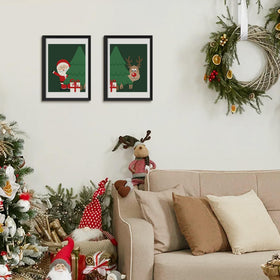 Upsimples wall gallery arrangement idea demonstrates cohesive home decor display.