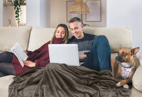 Utopia Bedding 1-inch hem double-needle stitching premium finish on brown fleece.