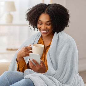 Utopia Bedding fleece blanket with reinforced 1 inch hem demonstrates lasting durability.