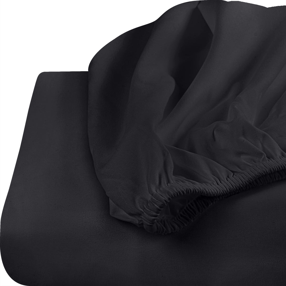 All-around elastic keeps the fitted sheet securely aligned on the bed
