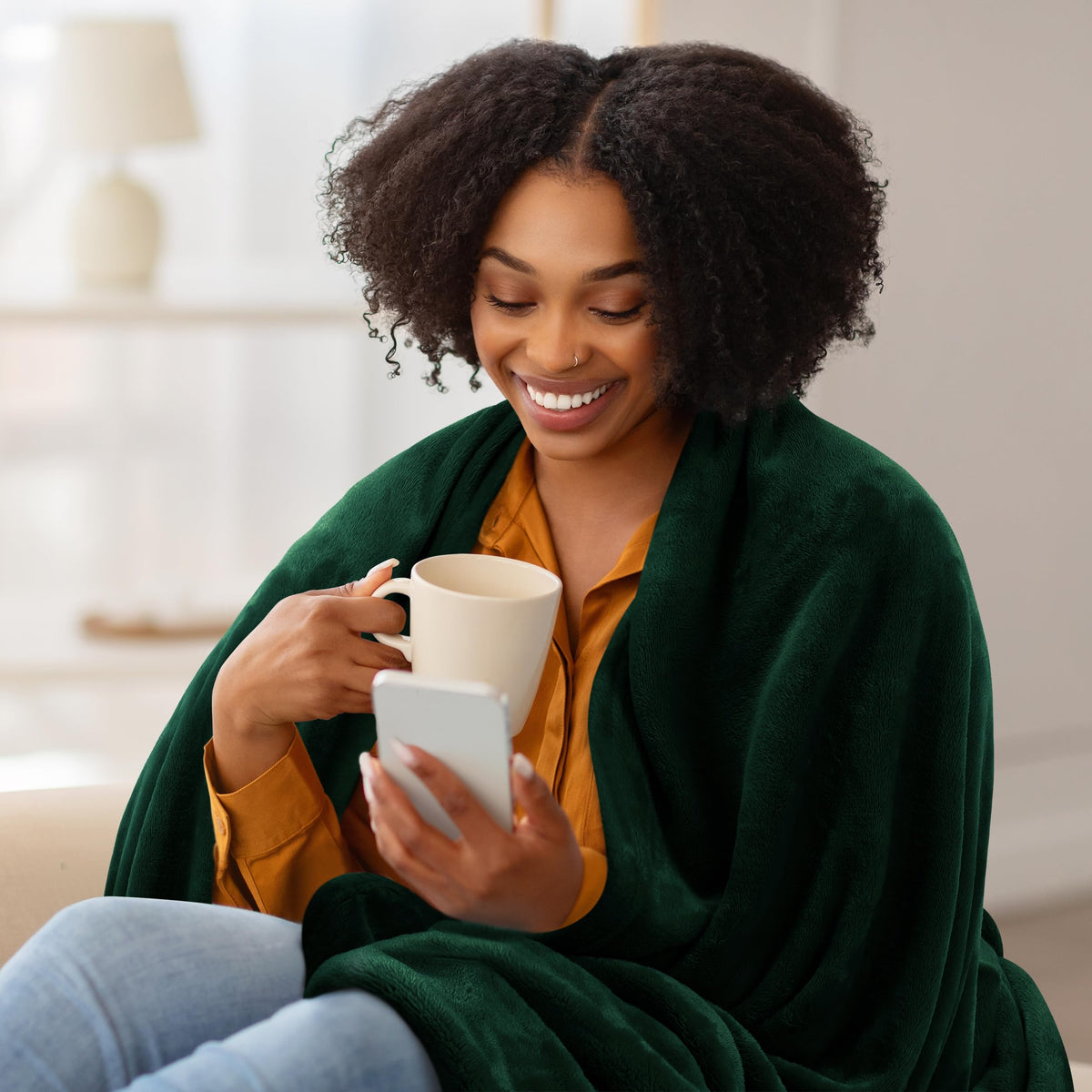Utopia Bedding anti-static fleece blanket reduces cling in dry air
