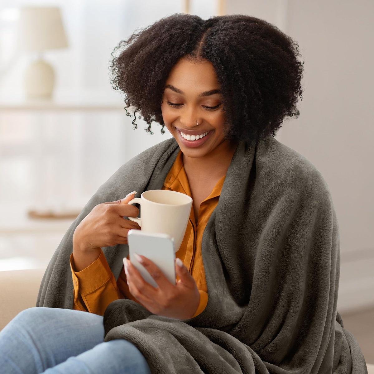 Utopia Bedding anti-static microfiber blanket 90x102 laid out for all-season comfort.