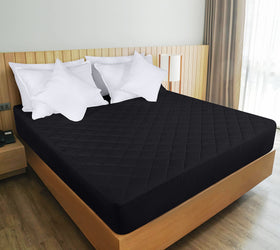 Utopia Bedding bedroom scene shows a tidy, breathable mattress layer.