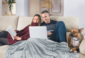Utopia Bedding breathable microfiber fabric delivers comfortable warmth without heaviness.