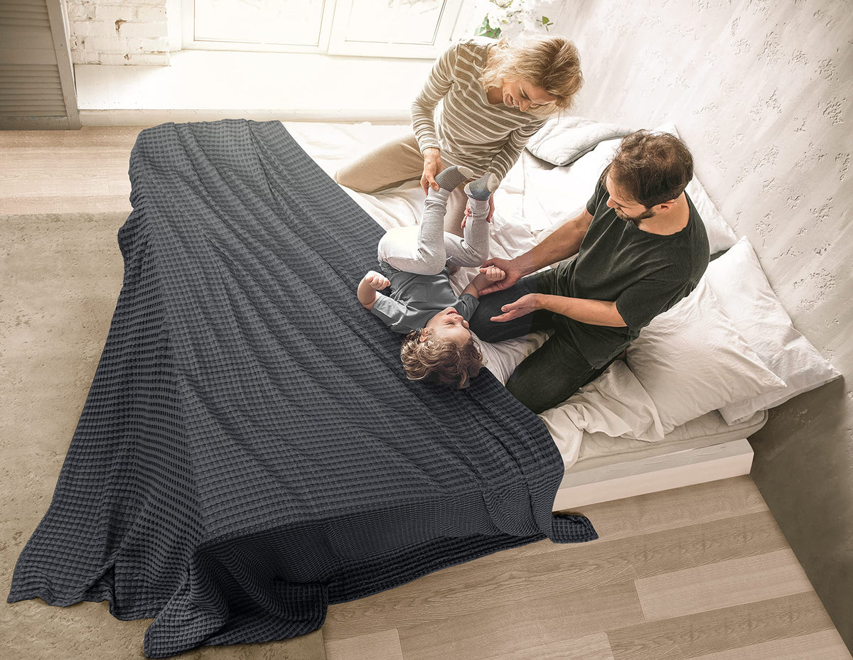 Utopia Bedding care-friendly blanket ready for machine wash and quick dry.