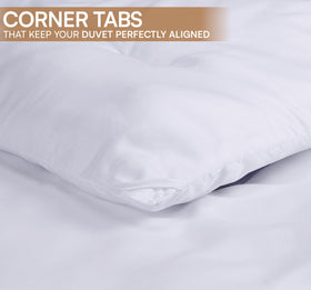 Utopia Bedding Comforter bedroom-cozy-night creates inviting sleep environment.