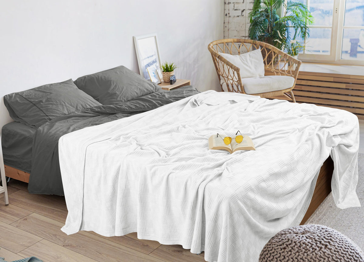 Utopia Bedding easy-care cotton blanket suitable for regular washing.