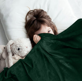 Versatile blanket ideal for bed couch or travel in cool spaces