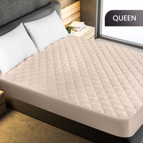 Utopia Bedding deep-pocket 16-inch fit secures the topper for a smooth surface.