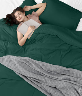 Utopia Bedding emerald duvet cover supports breathable sleep with temperature regulation.