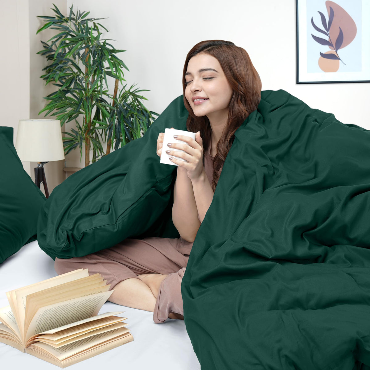 Utopia Bedding emerald pillow shams detail highlights two-inch flange for decorative appeal.