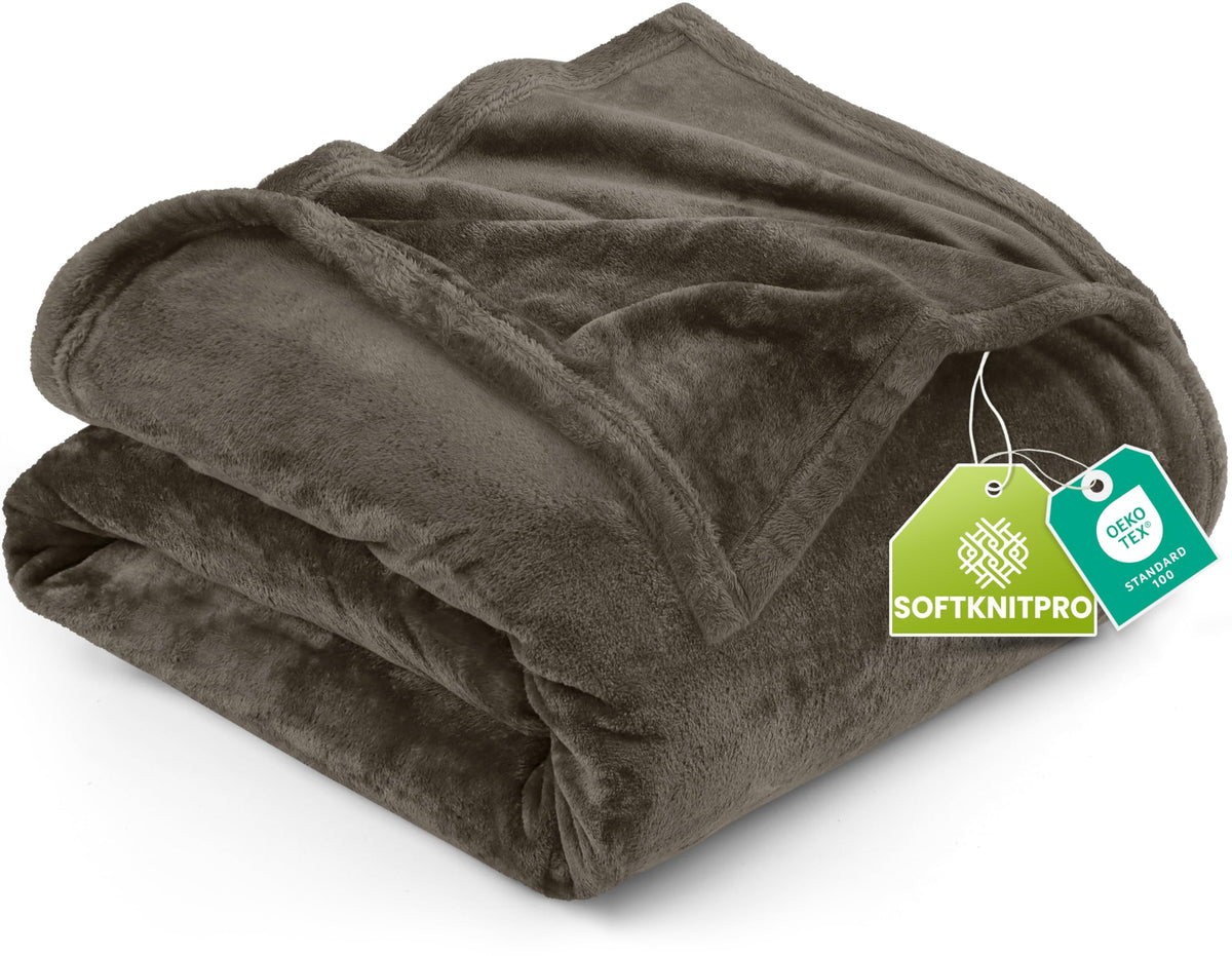 Utopia Bedding fleece blanket with soft texture for cozy, all-season comfort.
