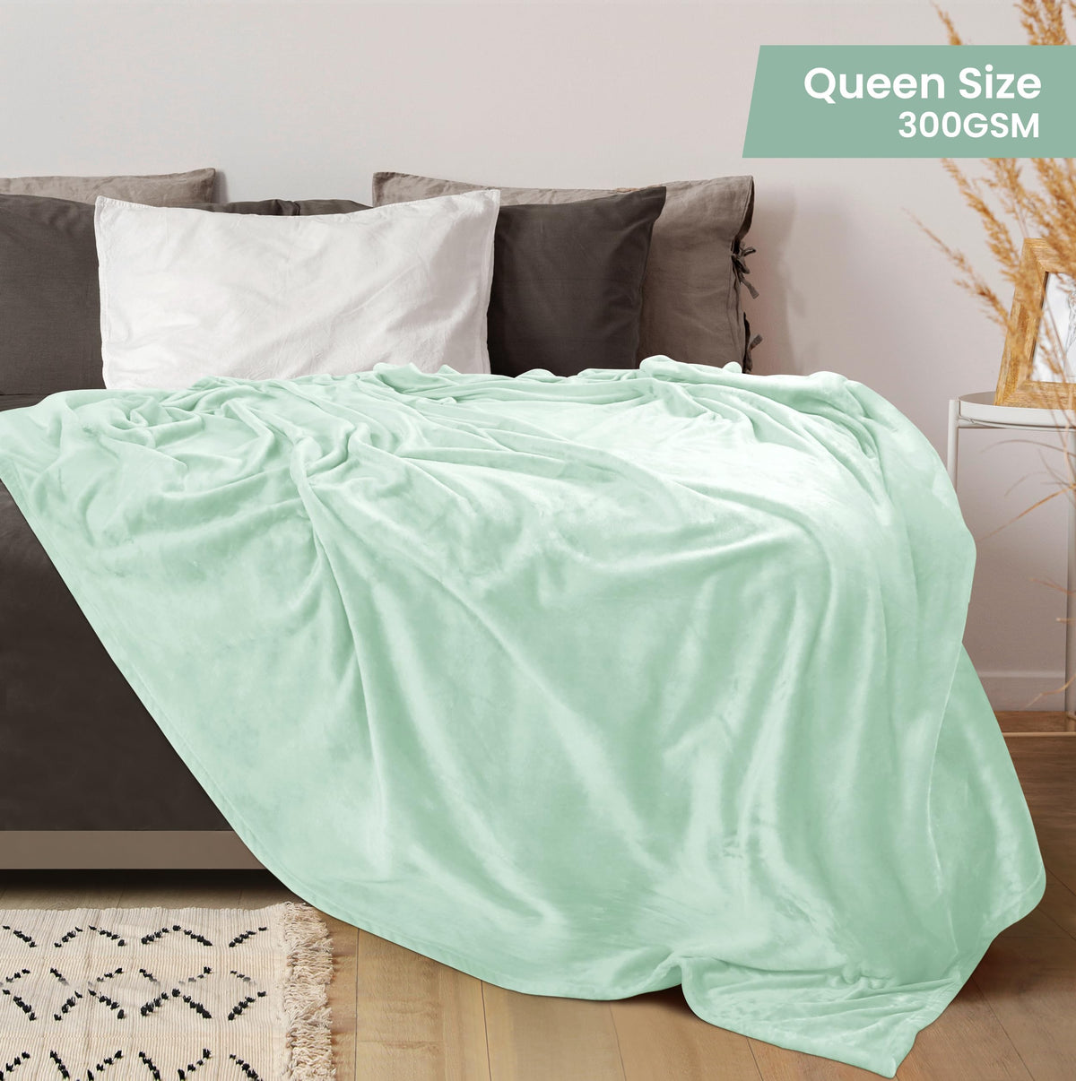 Utopia Bedding fleece blanket close-up highlights soft microfiber texture for a plush feel.