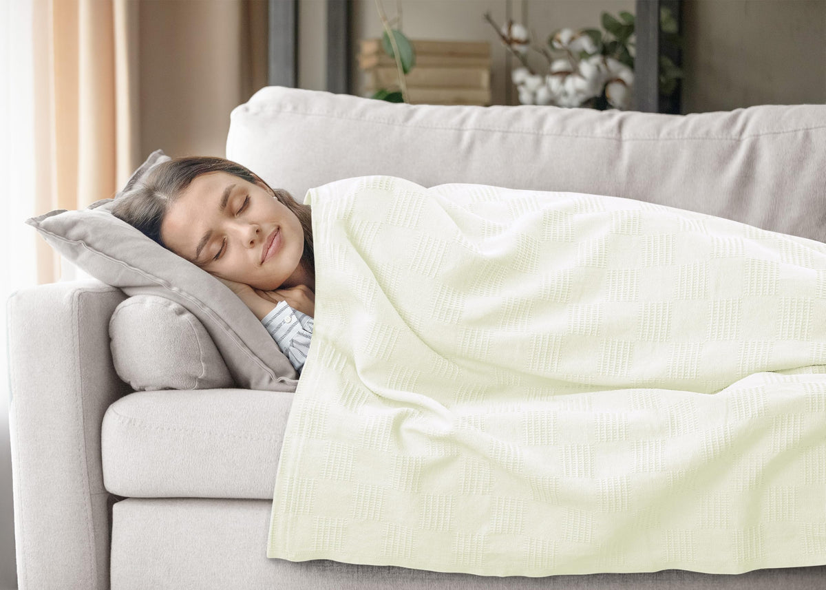 Gift-ready ivory cotton blanket by Utopia Bedding