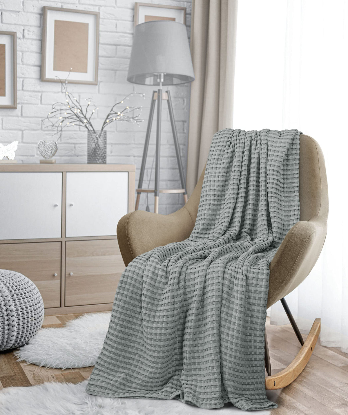 Utopia Bedding lightweight cotton blanket used for picnics and travel.