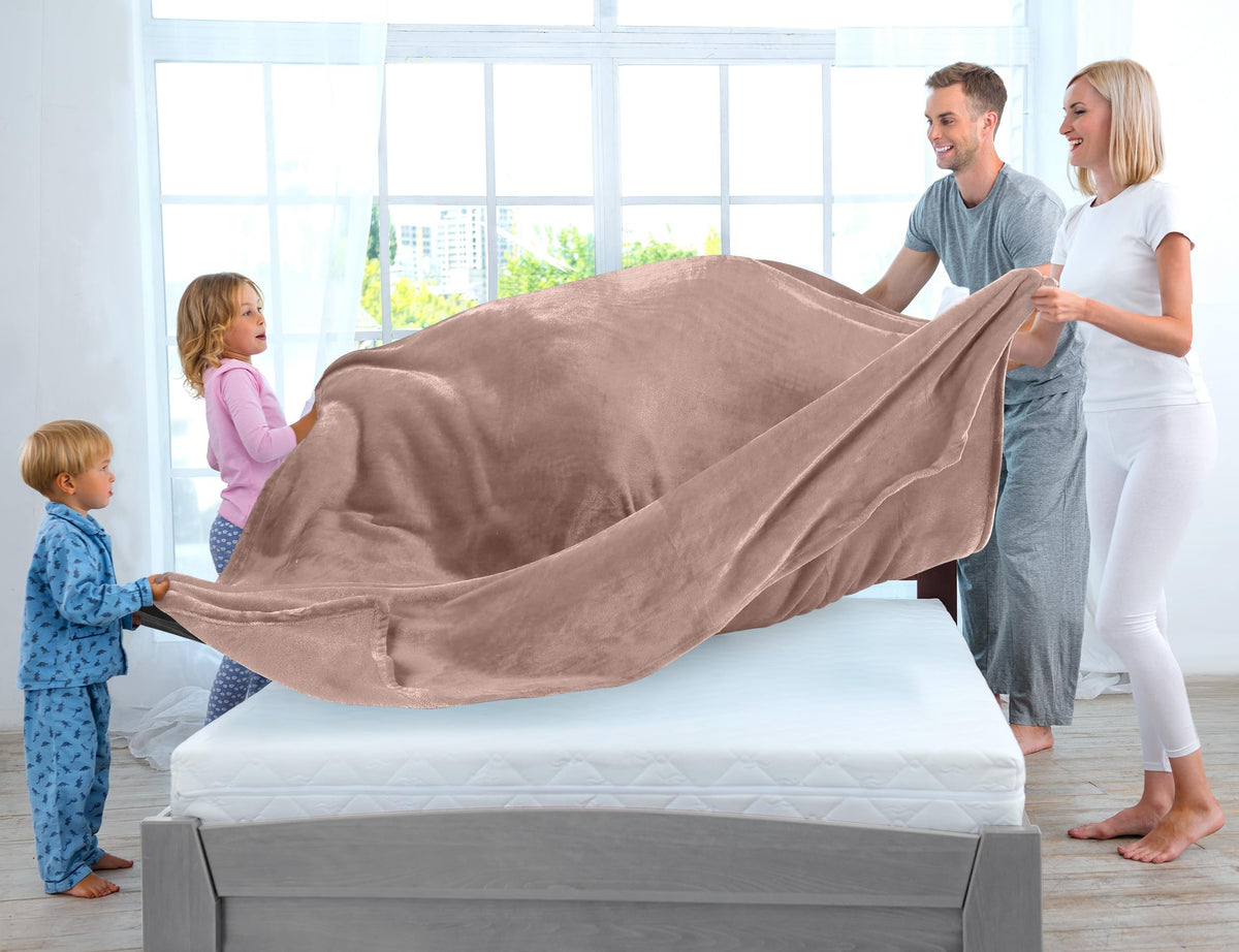 Utopia Bedding queen size 90x90 inches delivers generous coverage