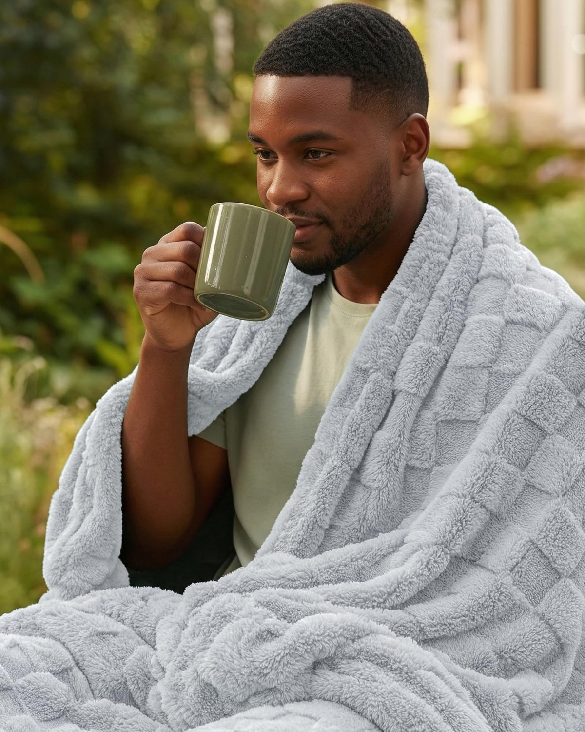 Machine-washable fleece blanket from Utopia Bedding for easy care