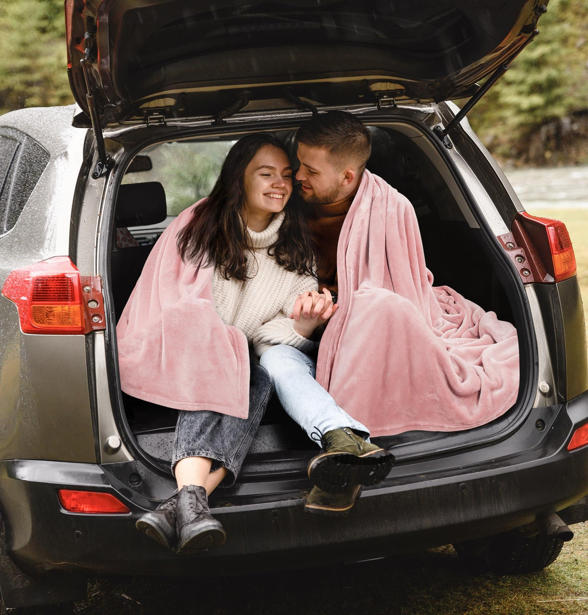 Utopia Bedding machine-washable blanket, easy care