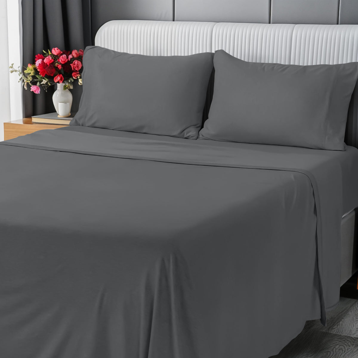 Utopia Bedding Queen jersey-knit sheet set — flat sheet spread for all-season comfort.