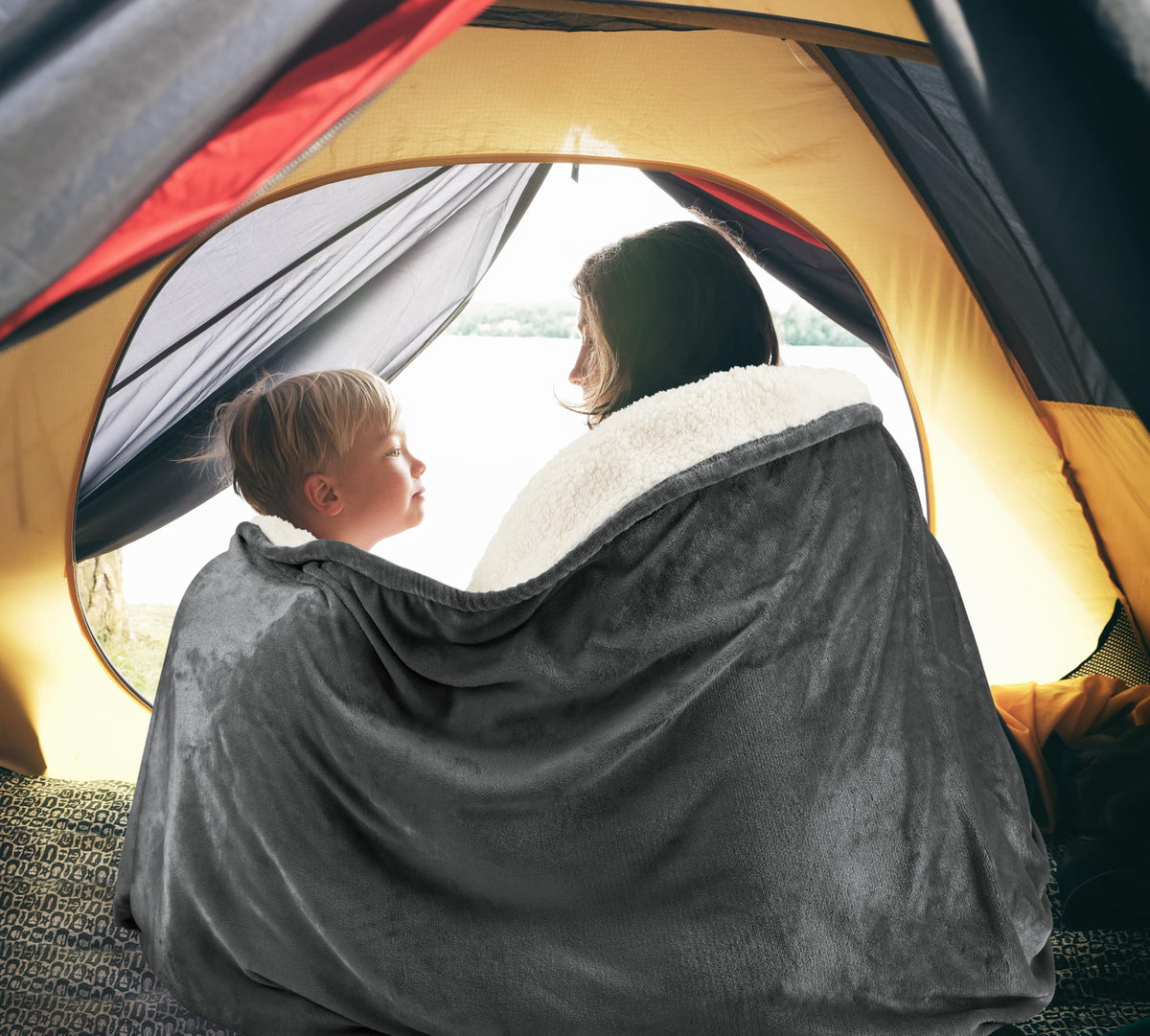 Utopia Bedding Sherpa blanket close-up of double-needle stitching and durable edge.