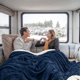 Utopia Bedding Sherpa Blanket stitching detail emphasizes durable 2-inch hem and double-needle construction.